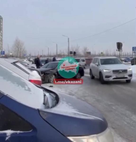 В Казани «Тойота» протаранила несколько автомобилей