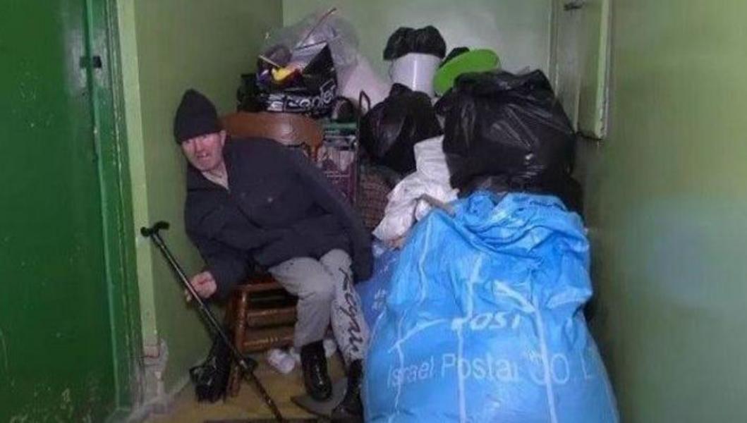 Жизнь в подъезде: инвалид из Нижнекамска уже второй раз оказывается без крыши над головой