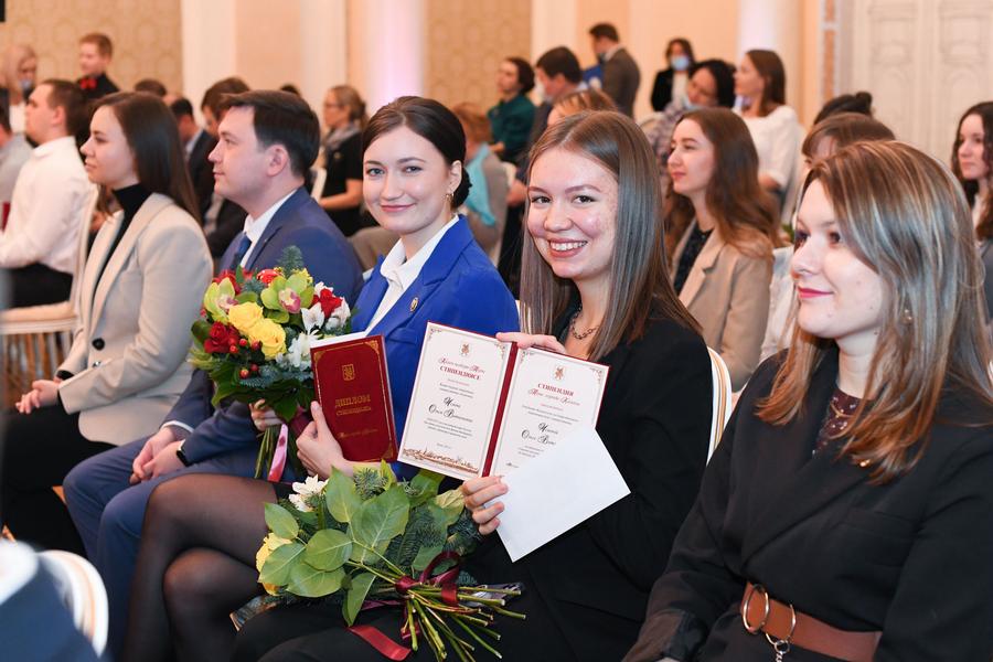 Метшин вручил именные стипендии студентам, спортсменам и воспитанникам школ искусств