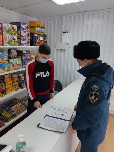 Инспекторы пожнадзора Нижнекамска вышли на рейды по проверке магазинов с продажей пиротехники