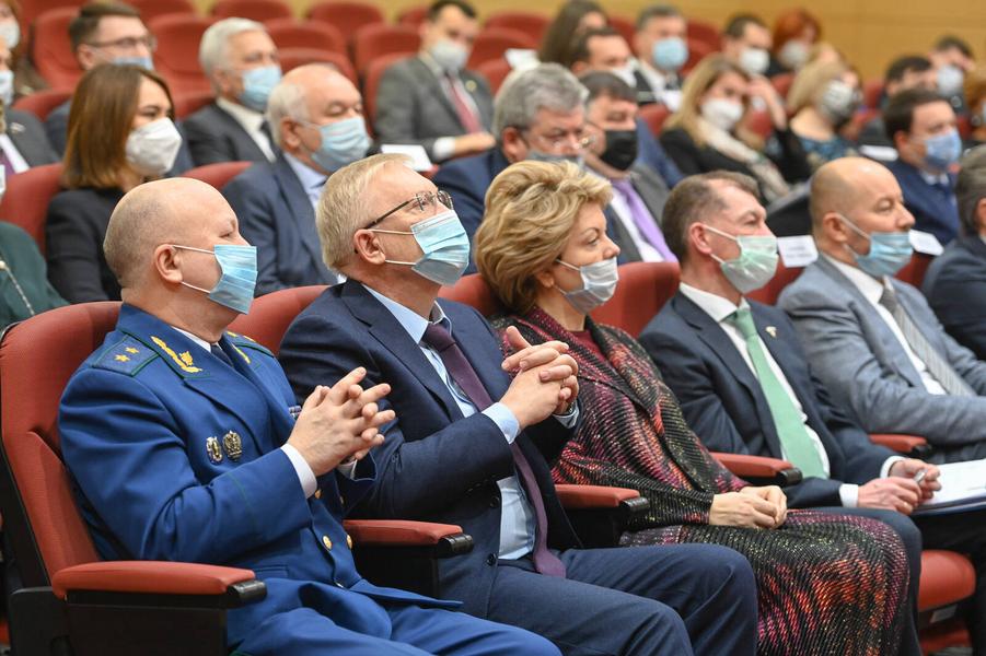 Рустам Минниханов призвал сенаторов Госдумы из Татарстана активнее работать с наказами избирателей