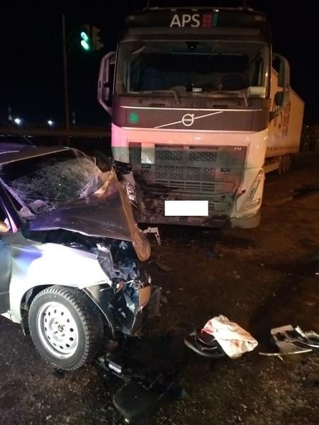 В больнице после жуткого ДТП на нижнекамской промзоне скончался парень