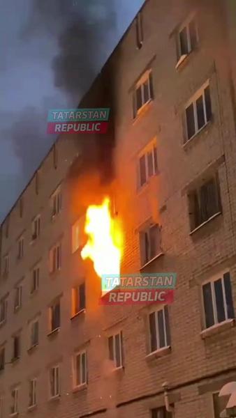 В Казани при пожаре комнаты в пятиэтажке погиб парень