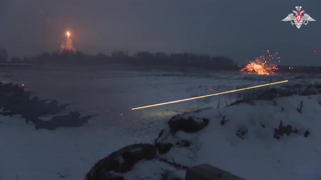 Минобороны показало видео ночной стрельбы во время учений мобилизованных под Казанью
