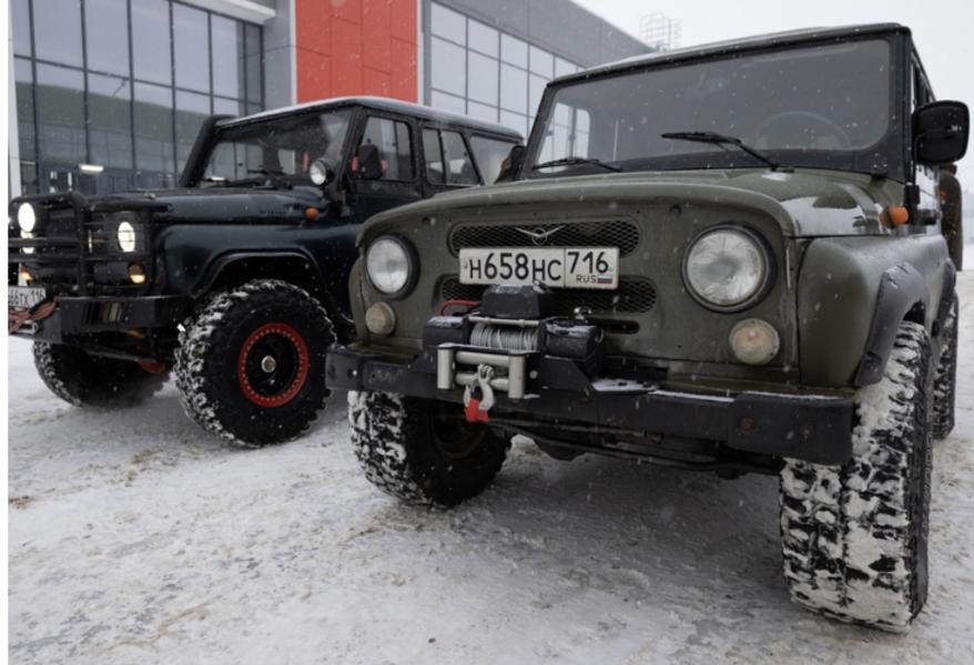 Мэр Казани Ильсур Метшин передал мобилизованным очередную партию техники