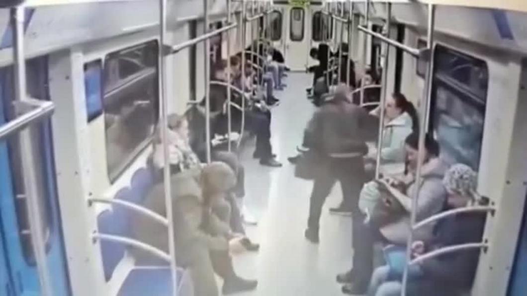В Москве женщина ударила ножом пассажирку метро из-за громкого разговора по телефону