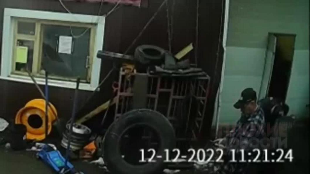 В Липецкой области лонувшая камера колеса убила мастера