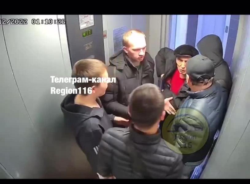 В лифте казанского ЖК Green Park неизвестные избили мужчину