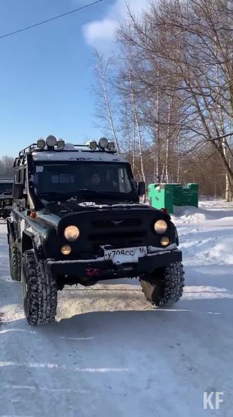 Метшин передал мобилизованным татарстанцам два УАЗ «Хантера»