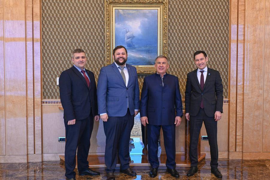 Минниханов встретился с победителями конкурса «Лидеры России»