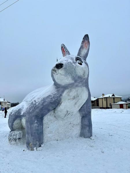 В Зеленодольске появился гигантский снежный заяц