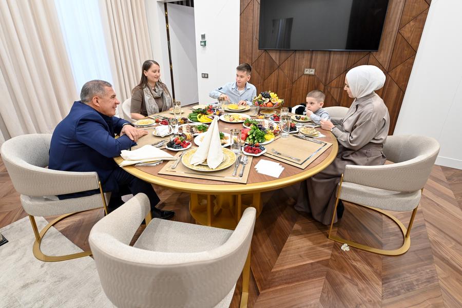 Минниханов исполнил мечту 12-летнего челнинца о поездке в Иннополис