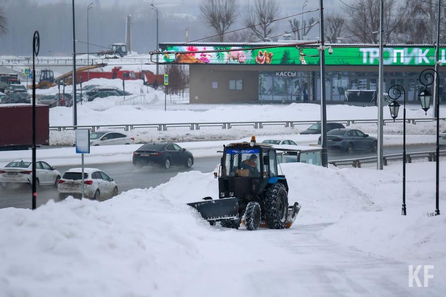 «Усиляемся, работаем»: Казань захватила снежная стихия