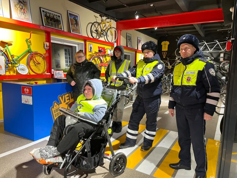 Нижнекамские автоинспекторы исполнили мечту парня с ограниченными возможностями здоровья