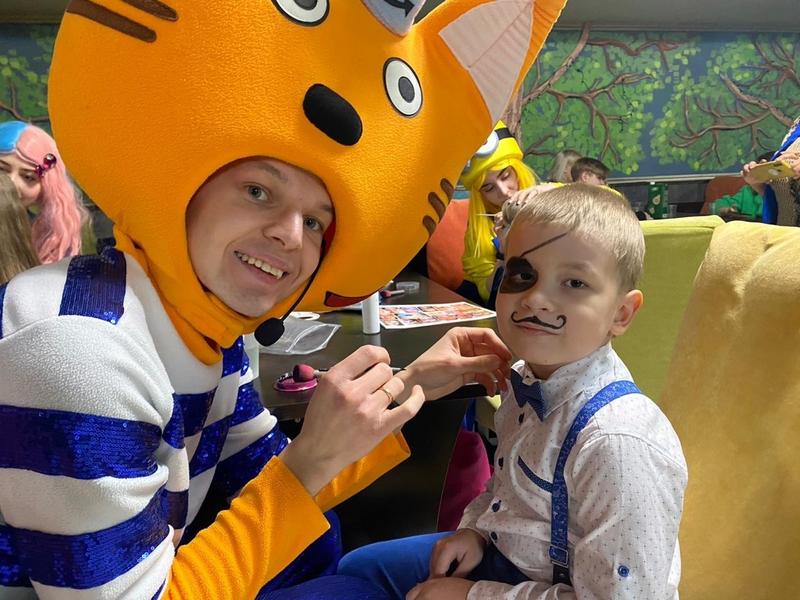 Новогодний праздник для детей мобилизованных нижнекамцев организовал Айдар Метшин