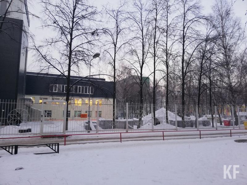 На территории школы Набережных Челнов установили памятник Сталину