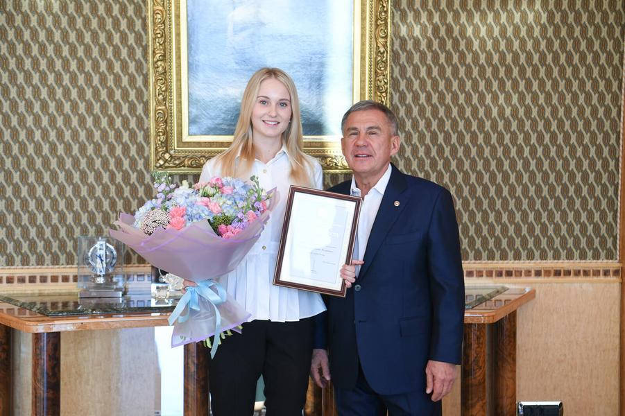 Минниханов удостоил наград спортивную династию Кудерметовых