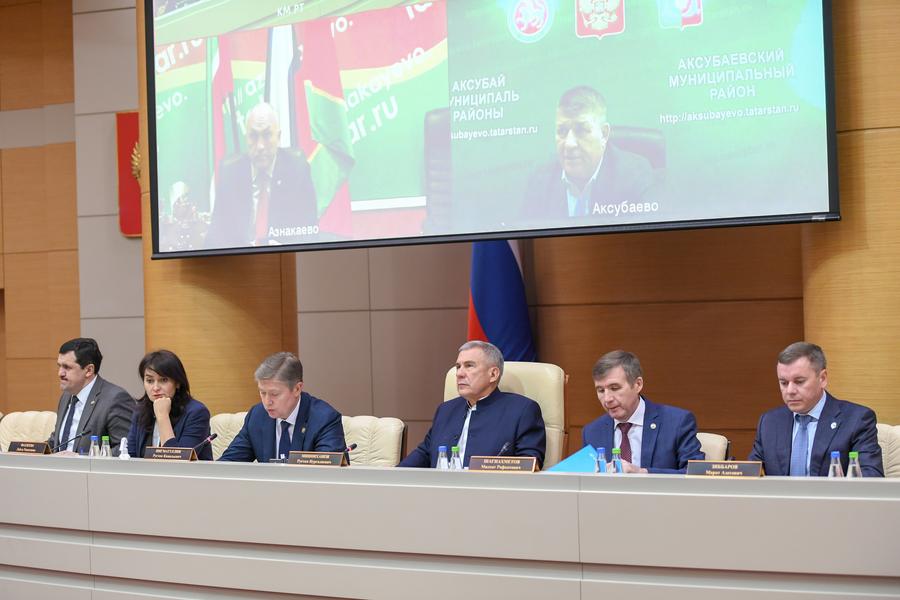 «В футбол играть не надо!»: Минниханов разобрался, что мешает инвестиционному развитию Татарстана