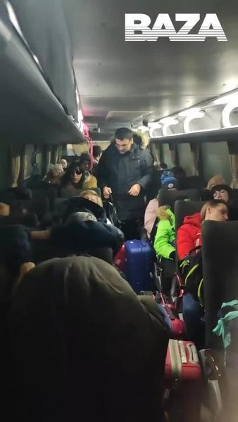 Детей-участников соревнований «Юность России» заставили ночевать в автобусе около аэропорта Казани