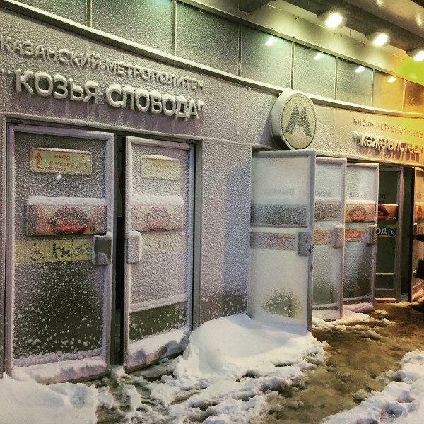 Ни проехать ни пройти: Казань во власти снежной стихии