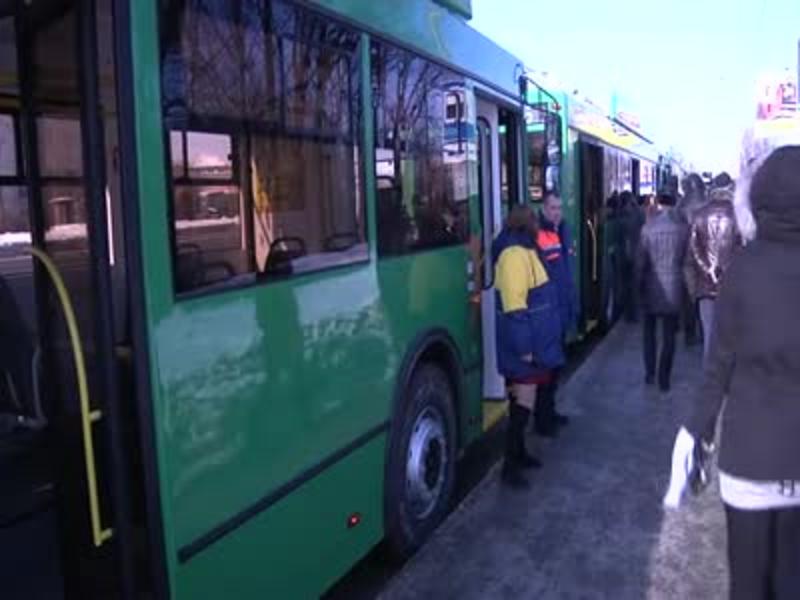 Минниханов оценил общественный транспорт Казани, проехав на новом троллейбусе