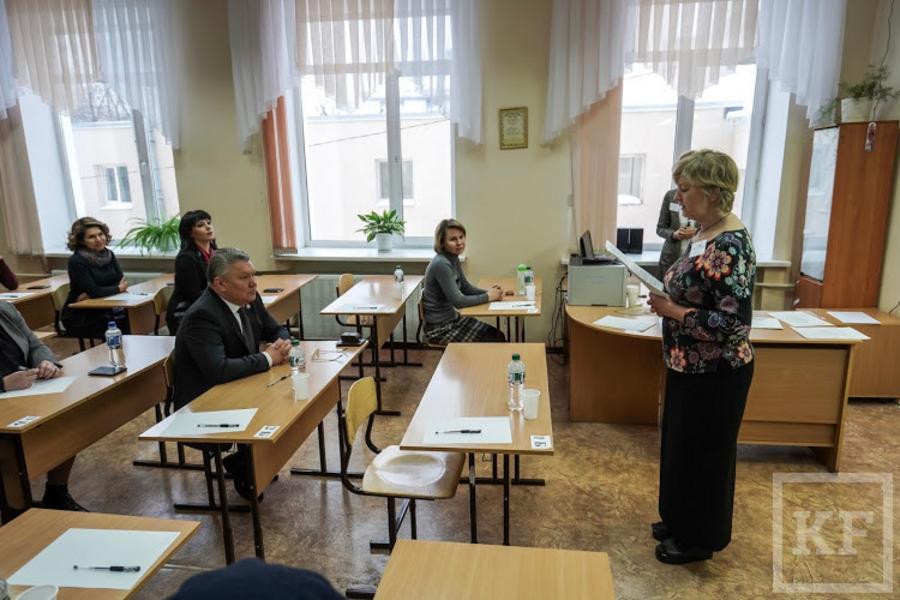 Родители и школьники не рады ЕГЭ, а министр Бурганов их успокаивает