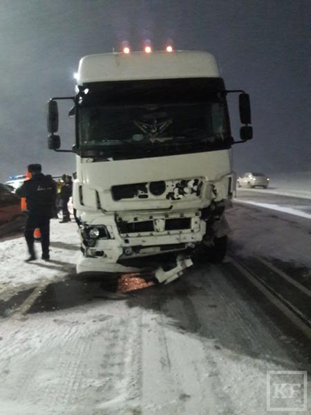 В страшной аварии на трассе в Татарстане погибли четыре подруги
