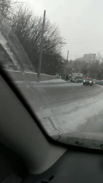 В Казани грузовик раздавил легковушку В Казани грузовик раздавил легковушку