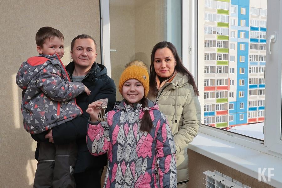 Работники группы компании «Татнефть» получили ключи от квартир в Нижнекамске