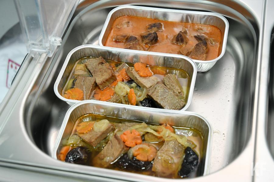 Ильсура Метшина накормили котлетами из нового меню казанских школ