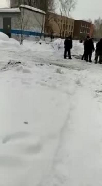 Лужа Мира и болото раздора вокруг челнинского дворца