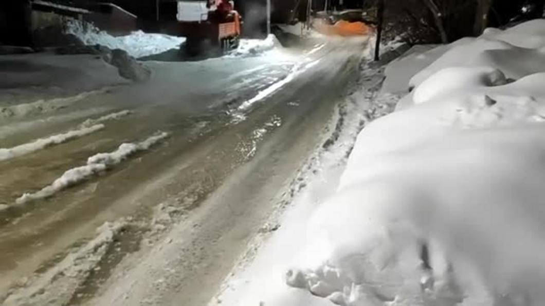 Из-за аномальных морозов в Казани лопается водопровод: город сначала топит, а потом сковывает льдом
