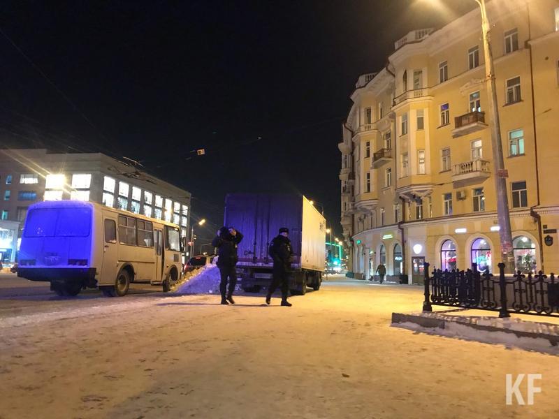 В Казани на Баумана появились сотрудники полиции и один автозак