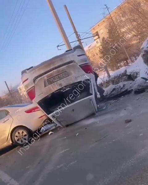 Тройное ДТП в Казани: от сильного удара одна из иномарок перевернулась