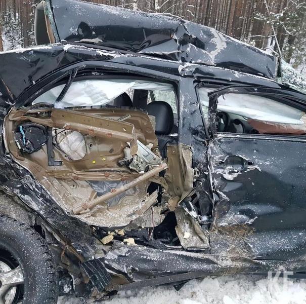В крупном ДТП на трассе в Татарстане погибли два человека