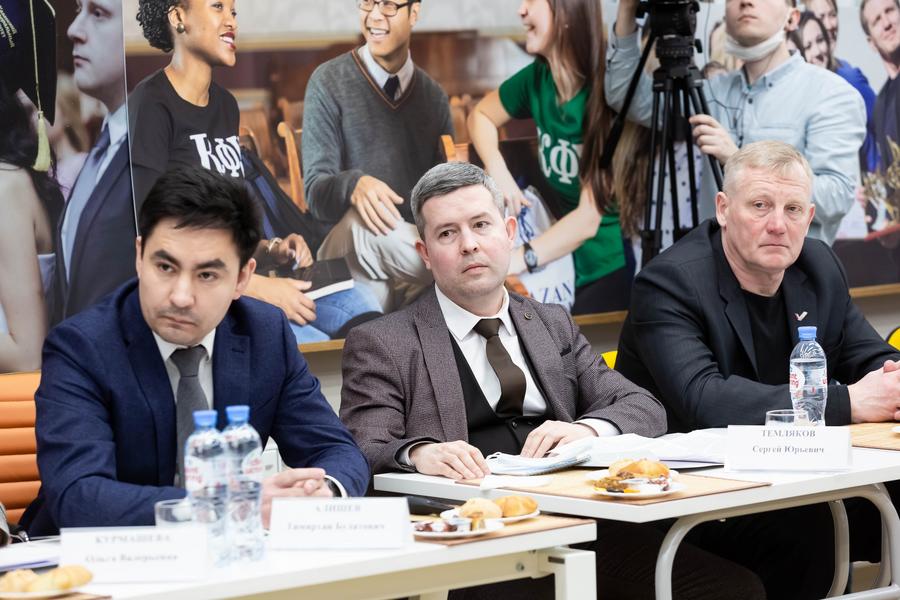 Елена Шмелева: Мы намерены включить школьников и студентов в решение приоритетных задач региона