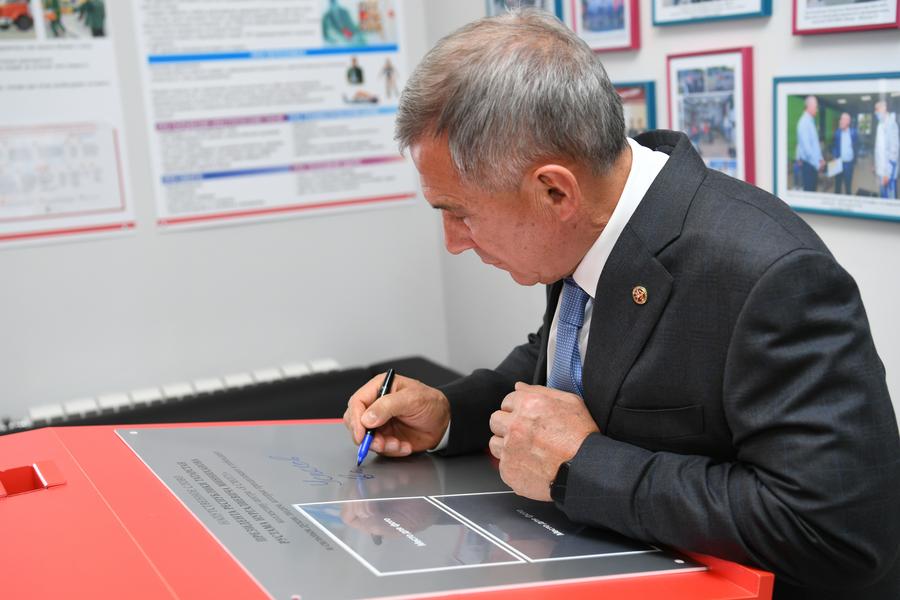 Минниханов, как и обещал, посетил в Бавлах реабилитационный центр Марата Ильясова