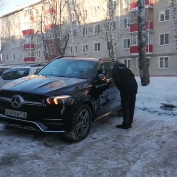 В Казани мужчина взял в «КАН-Авто» на тест-драйв Mercedes за 6 млн рублей и угнал его