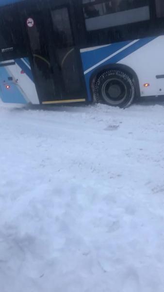 Из-за обильного снегопада нижнекамская администрация просит помощи у руководителей предприятий в уборке снега