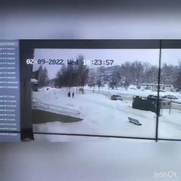 В Нижнекамске легковушка не притормозила перед «зеброй» и сбила пешехода В Нижнекамске легковушка не притормозила перед «зеброй» и сбила пешехода