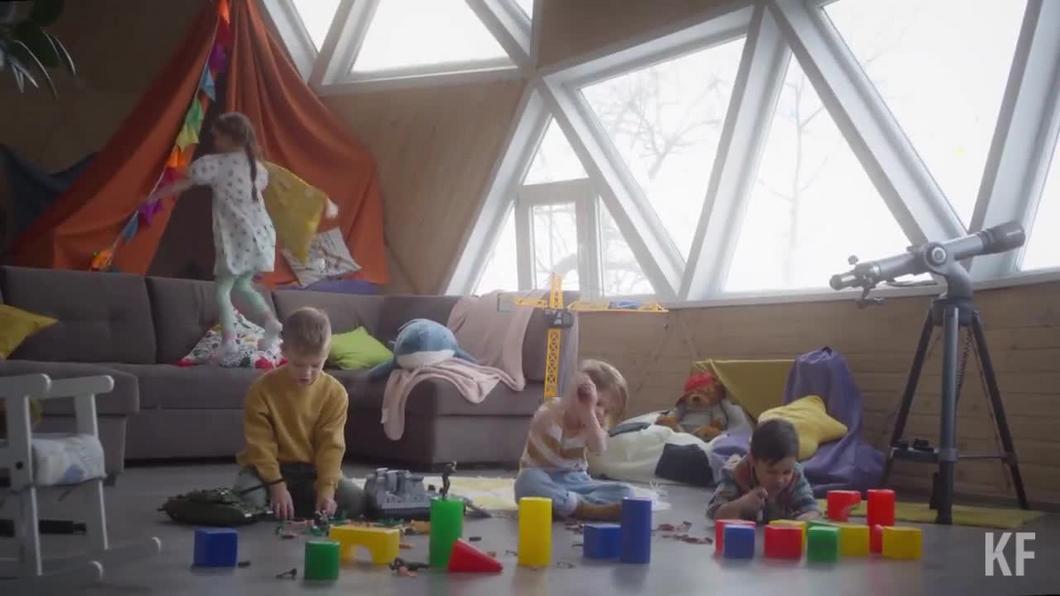 С Днем защитника Отечества татарстанцев поздравил Рустам Минниханов