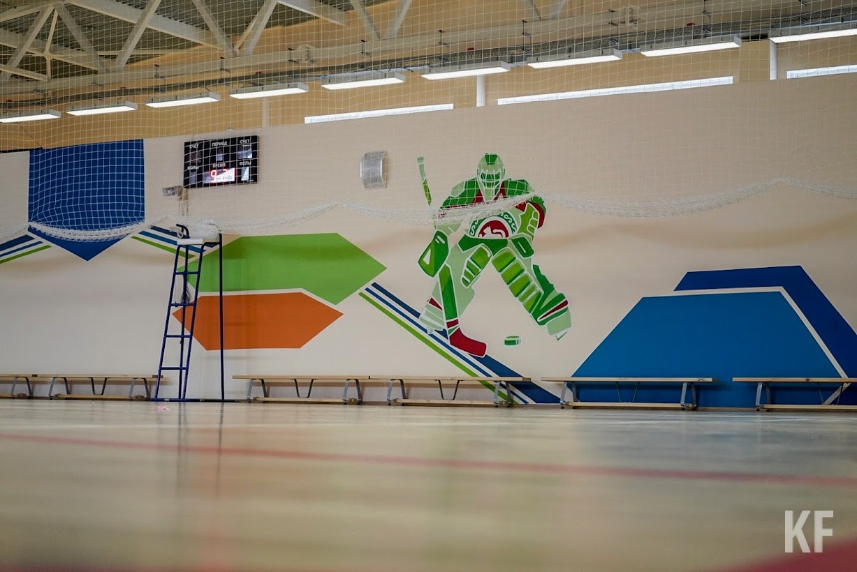 «Учитель ползала на коленях и всему классу завязывала шнурки. Шел урок физкультуры!»