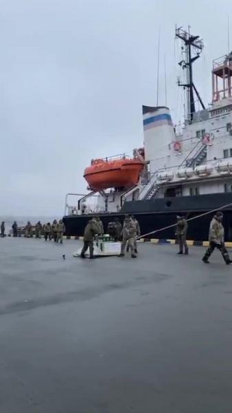 Украинских пограничников, сдавшихся в плен с острова Змеиный, доставили в Севастополь