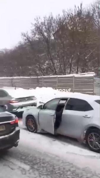 В Казани водитель иномарки потерял сознание за рулем, вылетел с дороги и врезался в столб