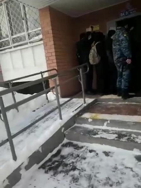 Приставы объяснили, из-за чего при выселении челнинской семьи пришлось применять электрошокер Приставы объяснили, из-за чего при выселении челнинской семьи пришлось применять электрошокер