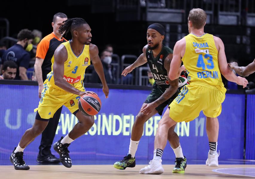 УНИКС проиграл 28 очков. У команды проблемы с реализацией