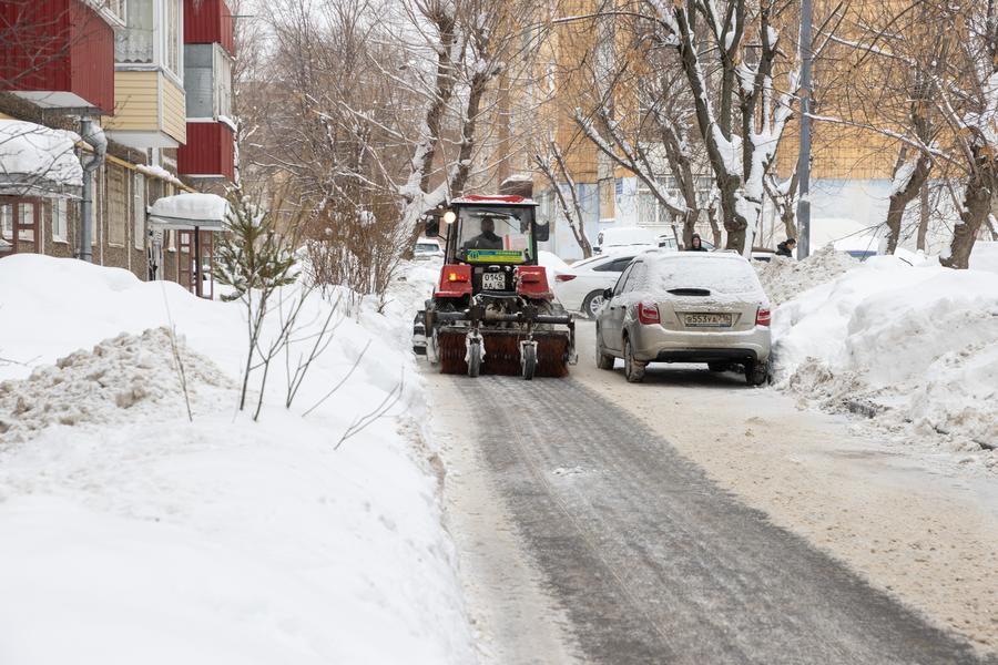 Главы казанских районов проверили качество уборки снега во дворах