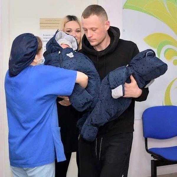 В Нижнекамске прошла выписка первой двойни 2022 года