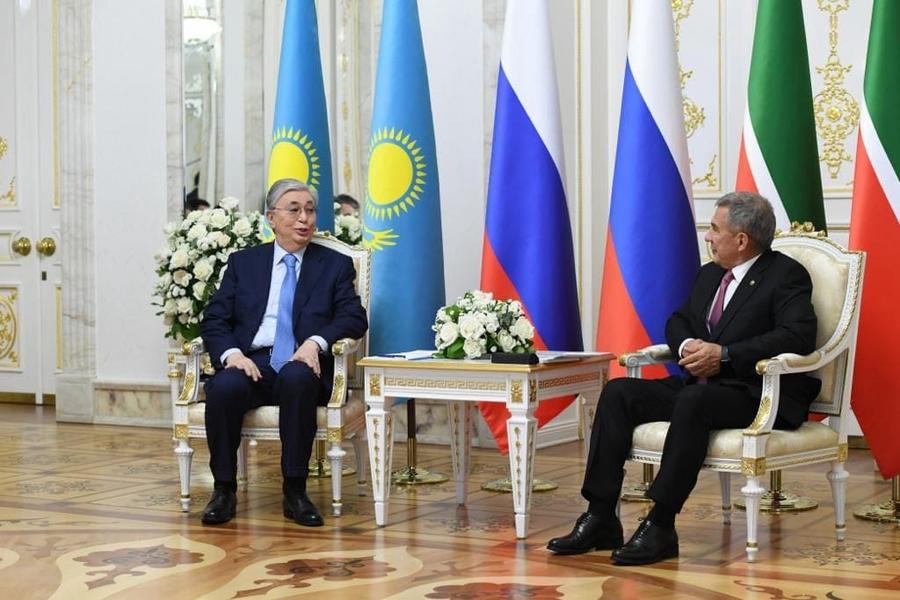 Минниханов вручил президенту Казахстана Касым-Жомарт Токаеву Орден «Дуслык»