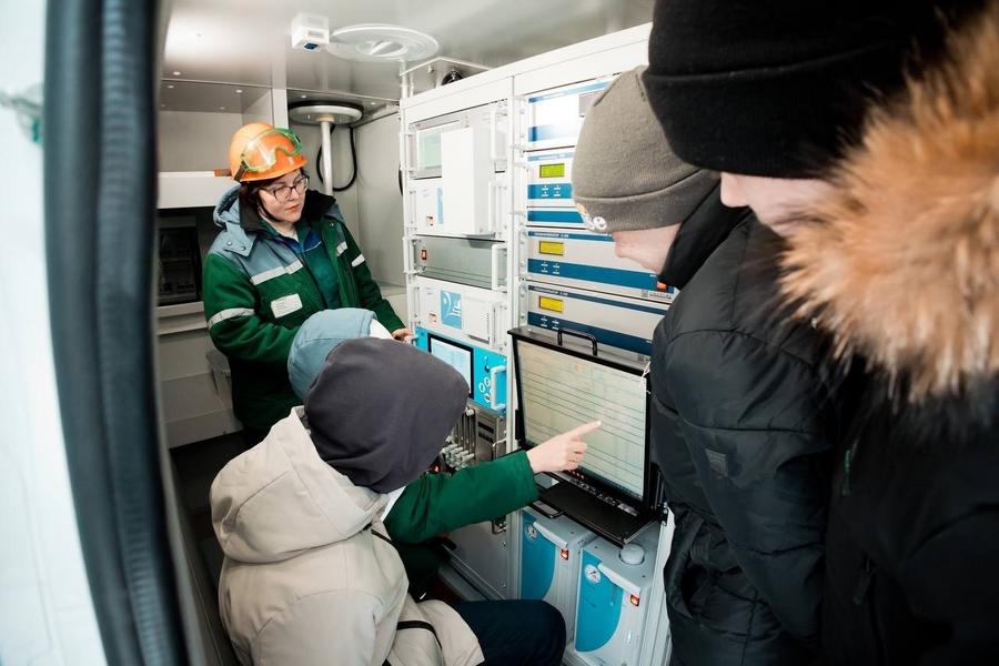 Ученикам казанской школы №130 показали работу передвижной экологической лаборатории «Казаньоргсинтеза» Ученикам казанской школы №130 показали работу передвижной экологической лаборатории «Казаньоргсинтеза»